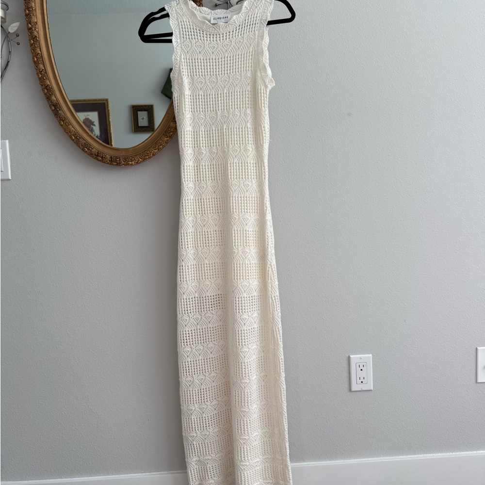 Olive & Oak Cream Sheath Maxi Dress Sleeveless Crew Neck